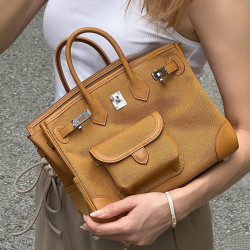 New Canvas Bag with Fashionable Accessories