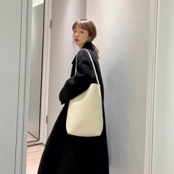 R Head-on Oxen-Skin Pail Bag